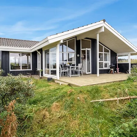 Udder - 250m From The Sea By Interhome